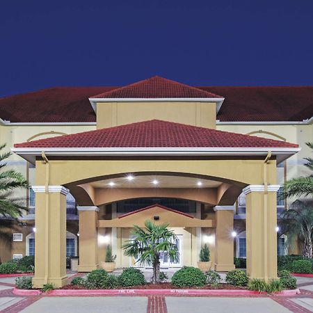 La Quinta By Wyndham Bay City Exterior photo