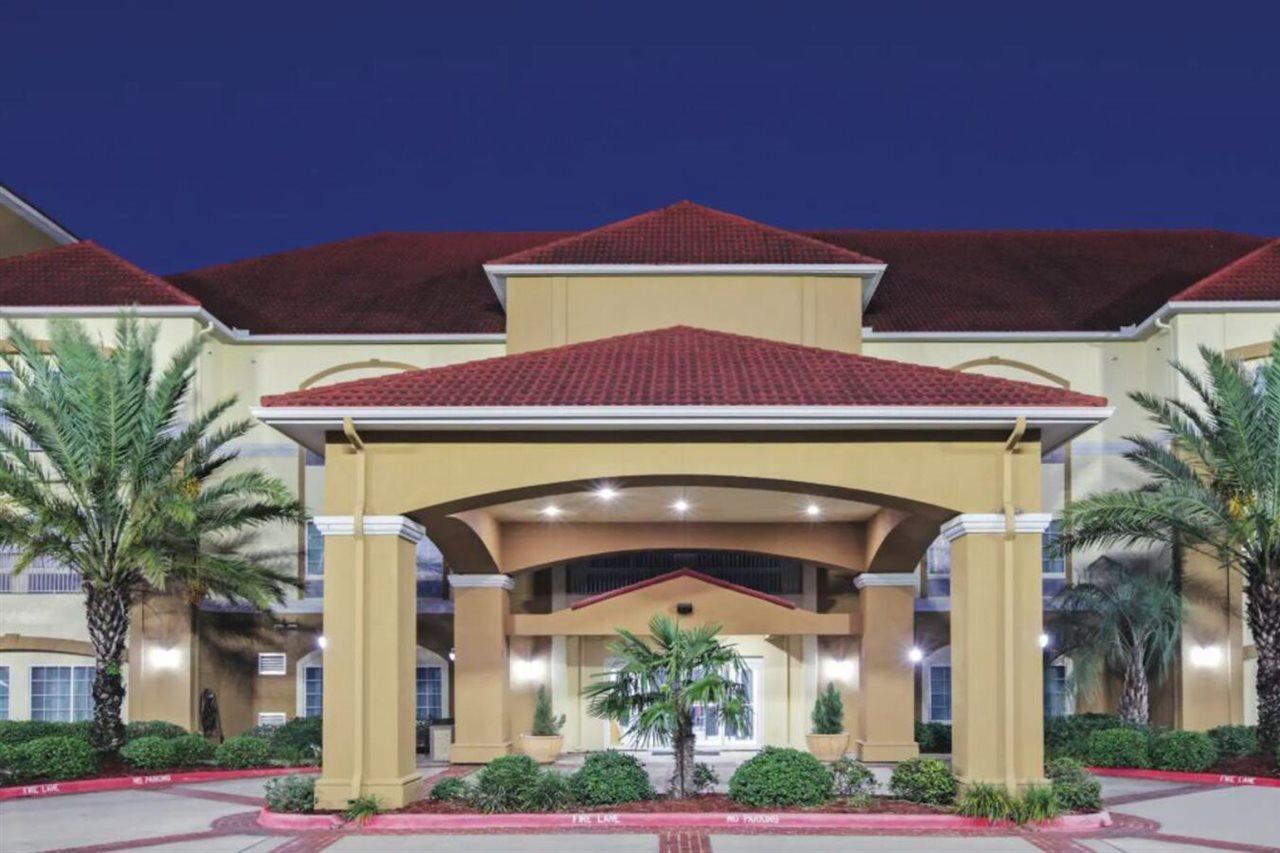 La Quinta By Wyndham Bay City Exterior photo