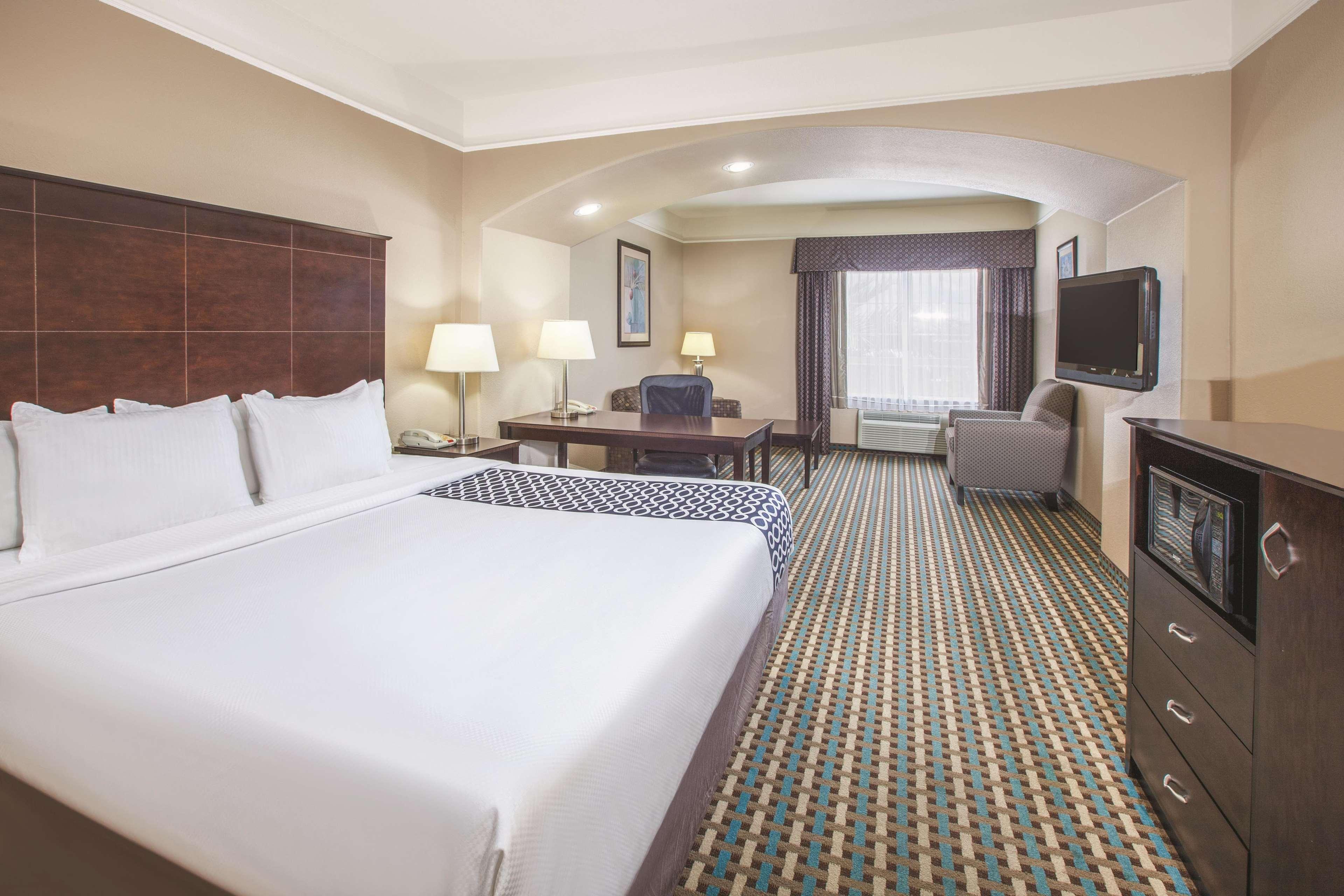 La Quinta By Wyndham Bay City Exterior photo