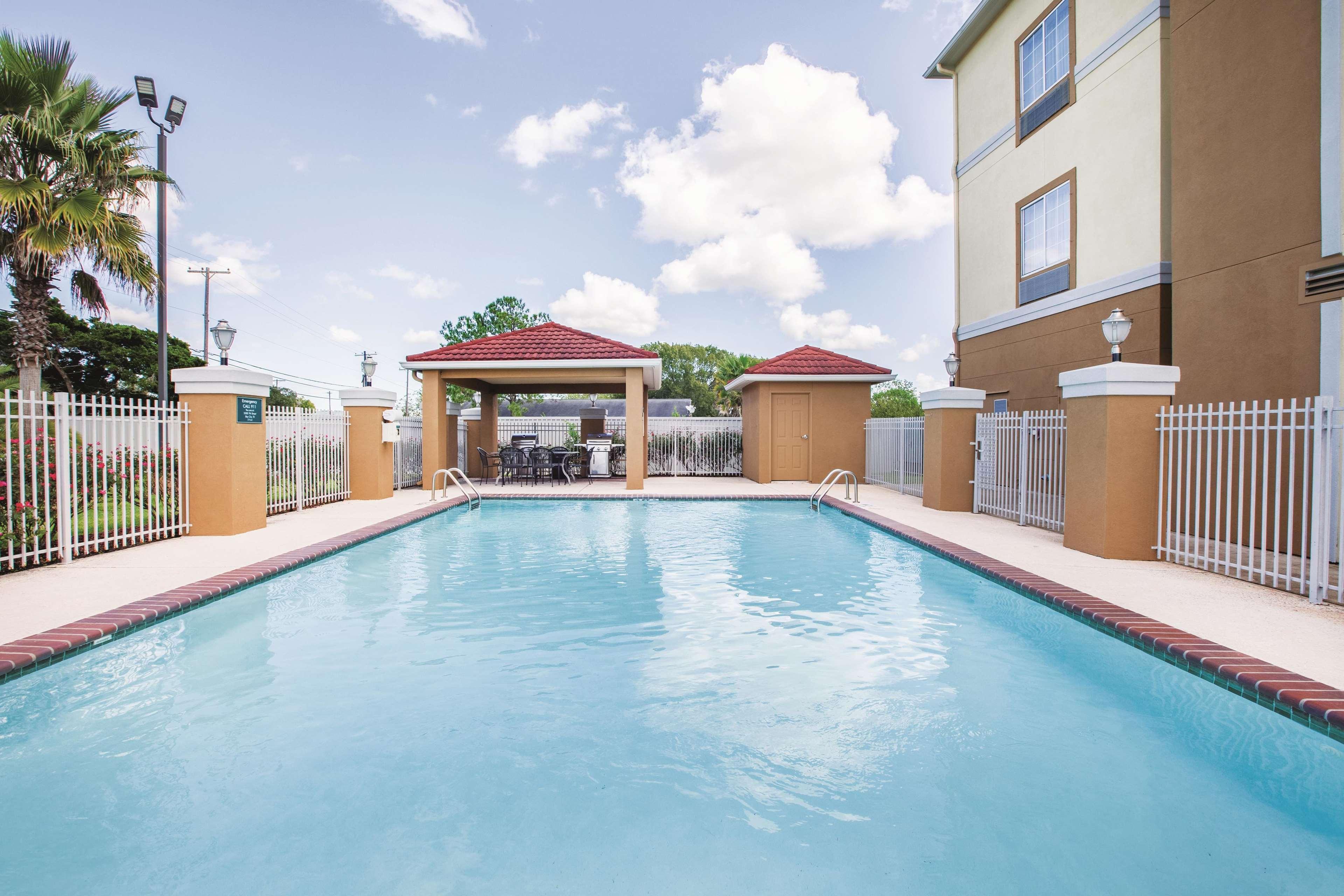 La Quinta By Wyndham Bay City Exterior photo