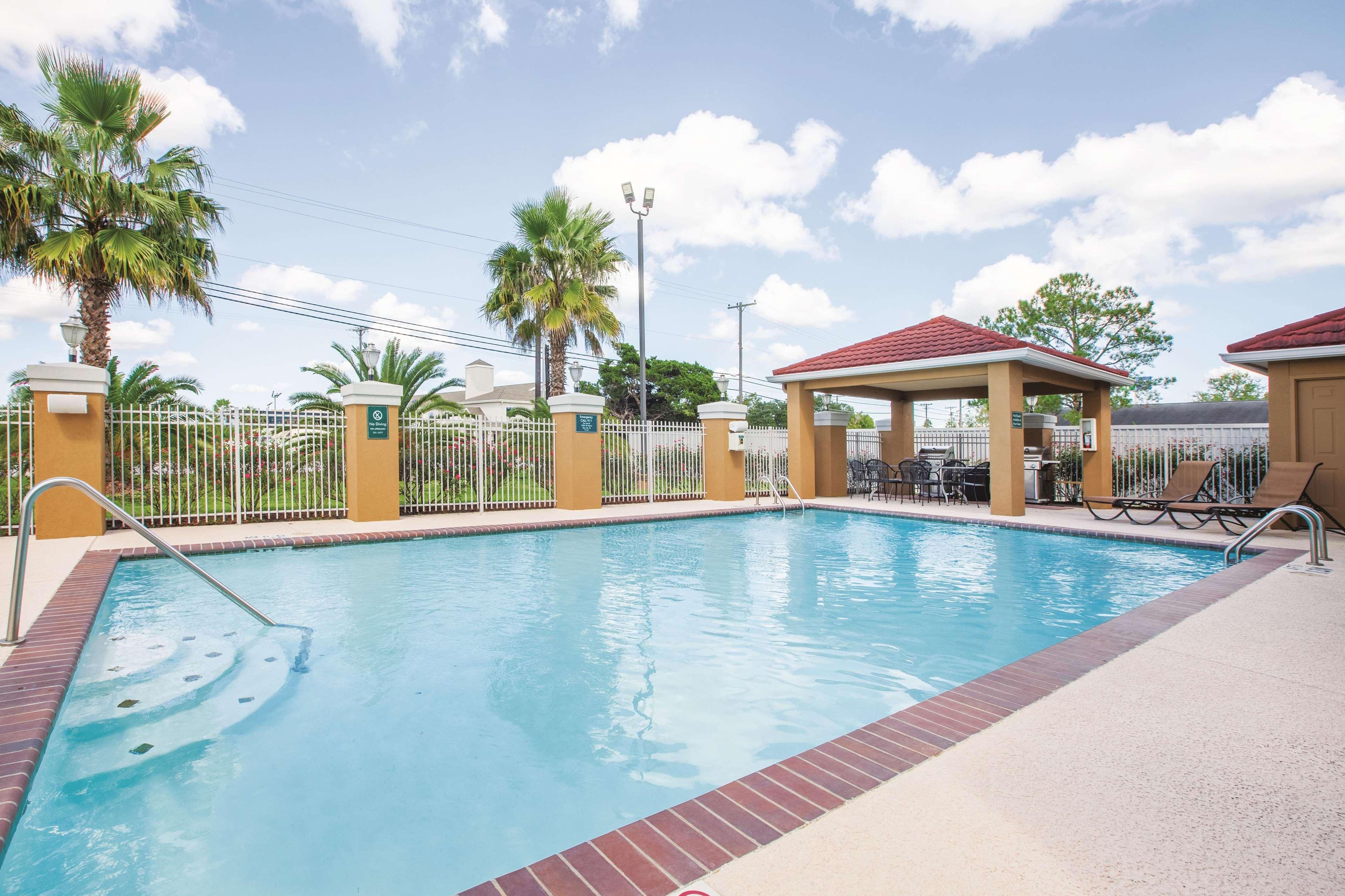 La Quinta By Wyndham Bay City Exterior photo