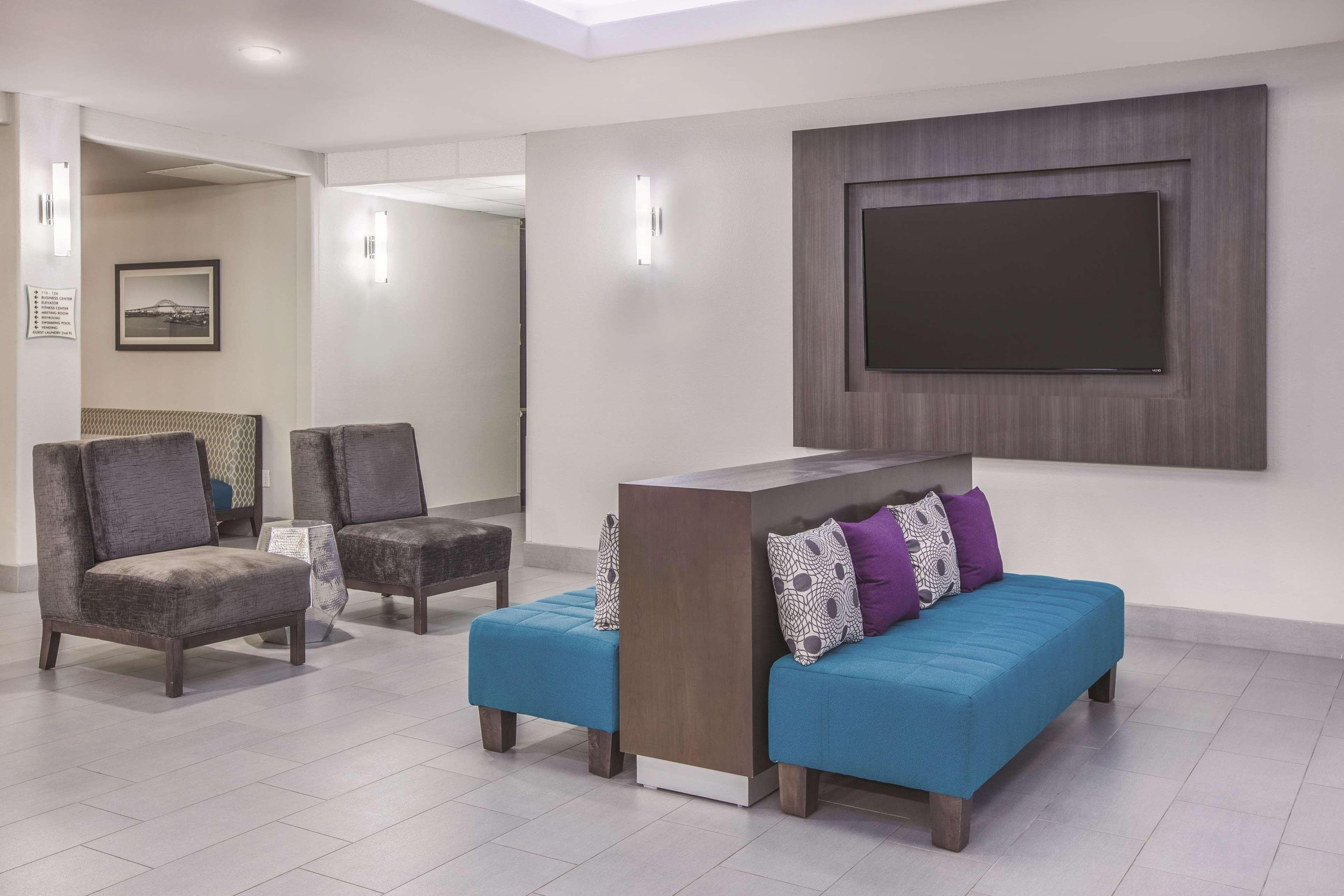 La Quinta By Wyndham Bay City Exterior photo